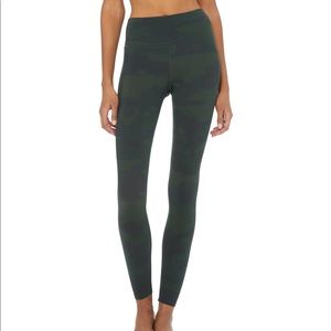 ALO HIGH-WAIST CAMO VAPOR LEGGING